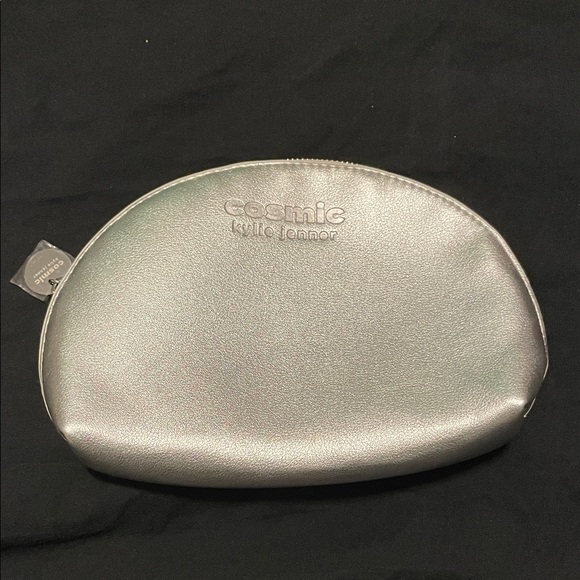 Kylie Jenner silver makeup bag - Picture 1 of 3
